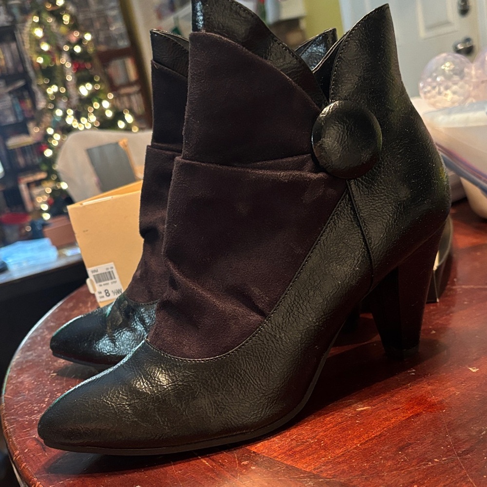 Fioni Black Heeled Boots Women’s Used Size 8 1/2